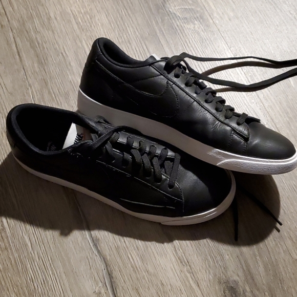 Nike Shoes - Nike sneakers